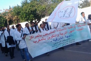 مئات الأساتذة المتدربين بالجهة الشرقية ينظمون مسيرة جابت شوارع وجدة 