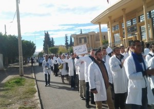 مئات الأساتذة المتدربين بالجهة الشرقية ينظمون مسيرة جابت شوارع وجدة 