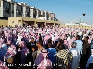 صور الجموع الغفيرة التي شيعت جنازة الشيخ صالح الحمودي
