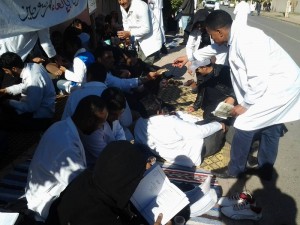 الأساتذة المتدربون بالجهة الشرقية يخوضون اعتصاما إنذاريا أمام الأكاديمية الجهوية