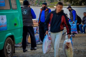 100 أسرة تستفيد من حملة «جمعية الفجر الثقافية والاجتماعية» «الدفء للجميع»