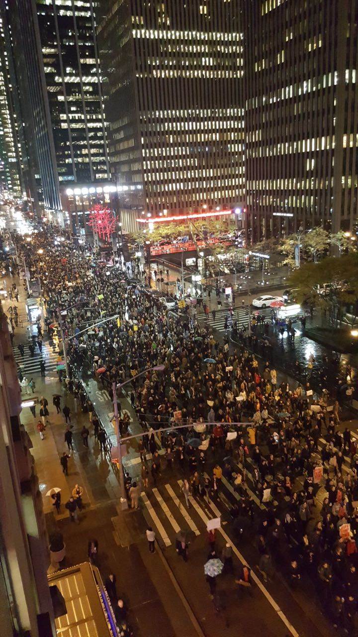 مظاهرات أمريكية حاشدة احتجاجًا على فوز ترامب لليلة الثانية على التوالي