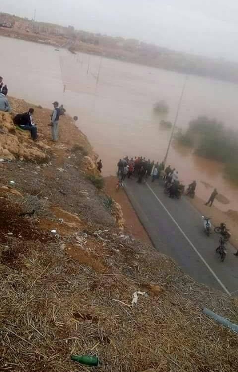 مخاطر وغموض وتكتم يلف فيضانات العيون