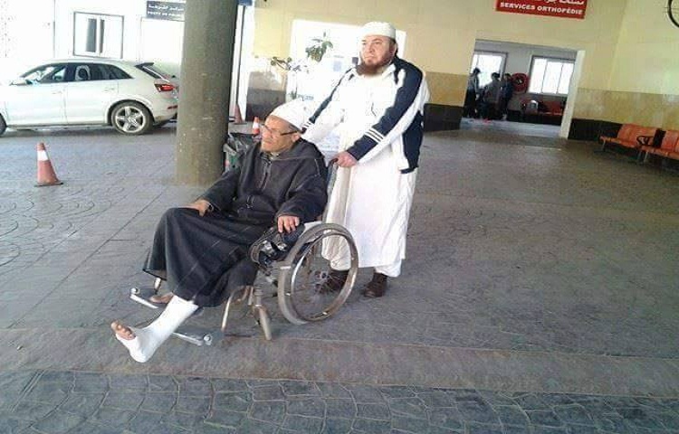السلطات الأمنية في الجزائر تتسبب في كسر رجل الشيخ علي بلحاج