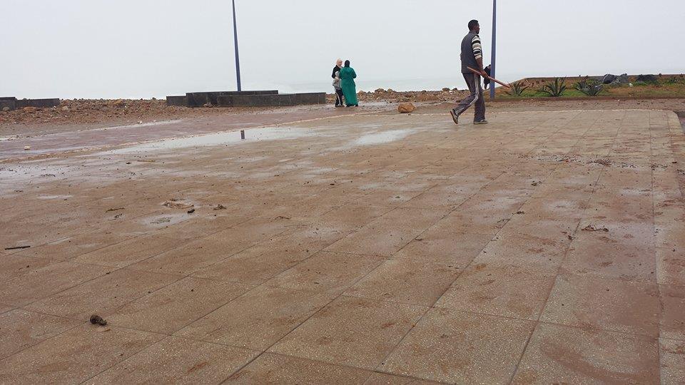 صور.. مد بحري جديد في كورنيش سيدي موسى بسلا، يتسبب في تشويه تهيئته