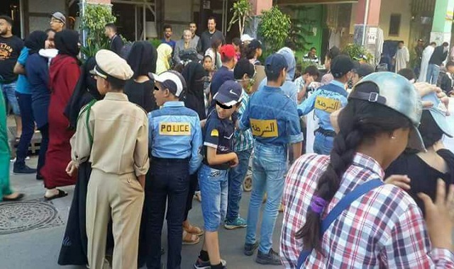 من جديد.. أستاذ في القصر الكبير يهاجم النقاب بتصوير المنقبات "إرهابيات"