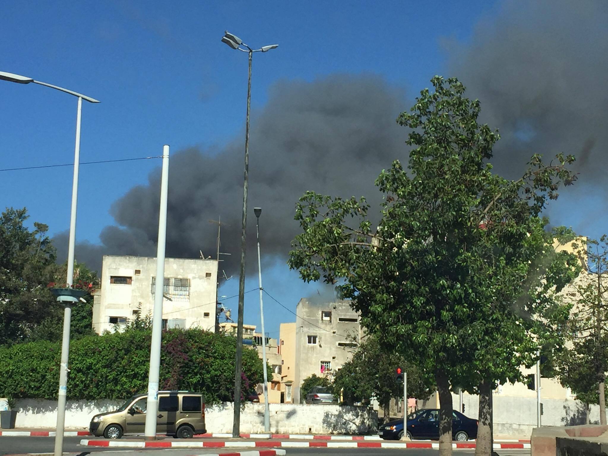 صور وفيديو.. حريق مهول في دور صفيح وسوق الكلب بمدينة سلا.. والوقاية المدنية يواصلون عمليات الإطفاء