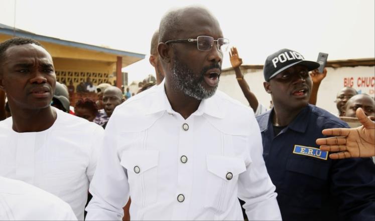 نجم الكرة السابق "جورج ويا" يفوز برئاسة ليبيريا