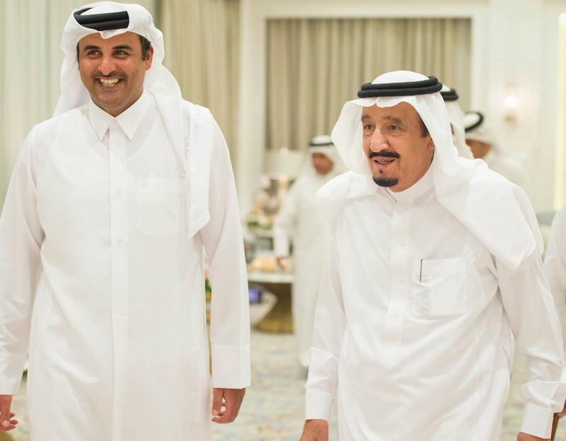 أمير قطر يتلقى دعوة رسمية من الملك سلمان لحضور القمة الخليجية في السعودية