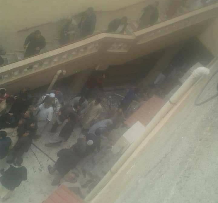 مؤلم بالصور.. قتيل و70 جريحا بانفجار استهدف مسجدا في بنغازي الليبية