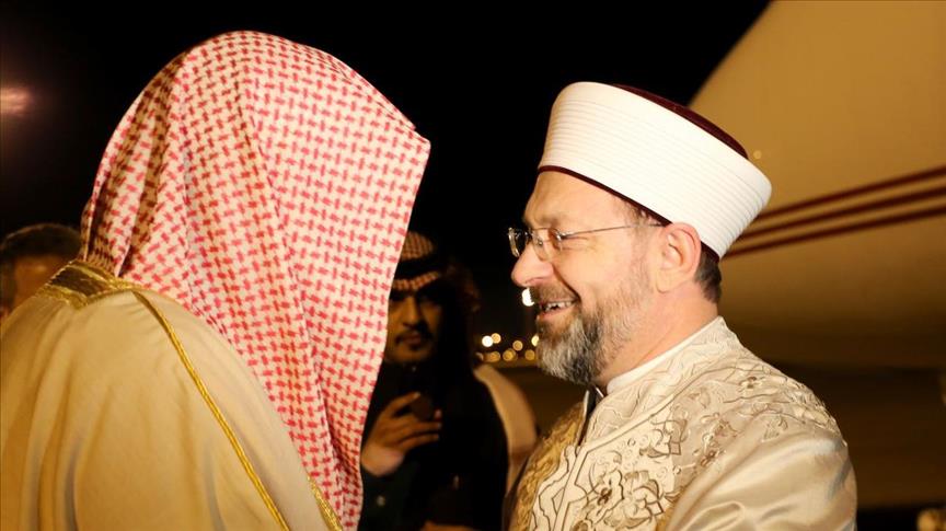 رئيس الشؤون الدينية التركي لمفتي السعودية: علينا أن نكون يقظين لمحاولات زرع الفتنة بيننا