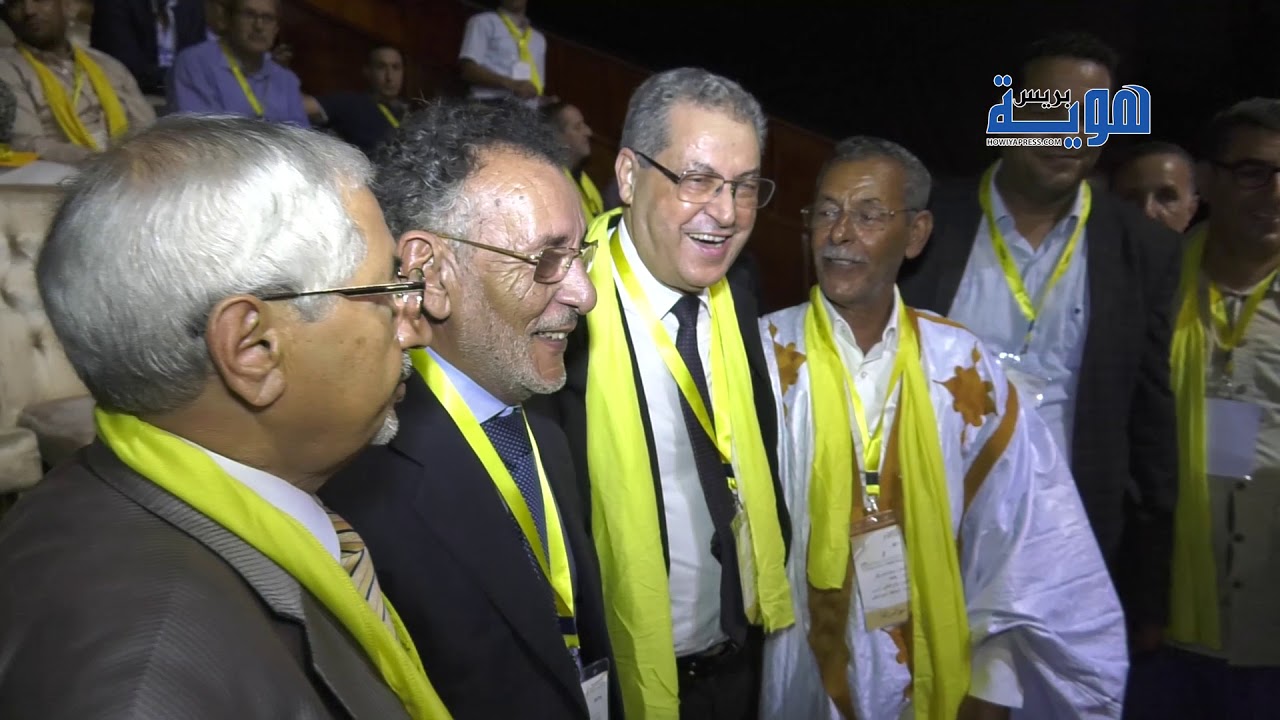 الملك يهنئ العنصر ويعرب له عن رضاه