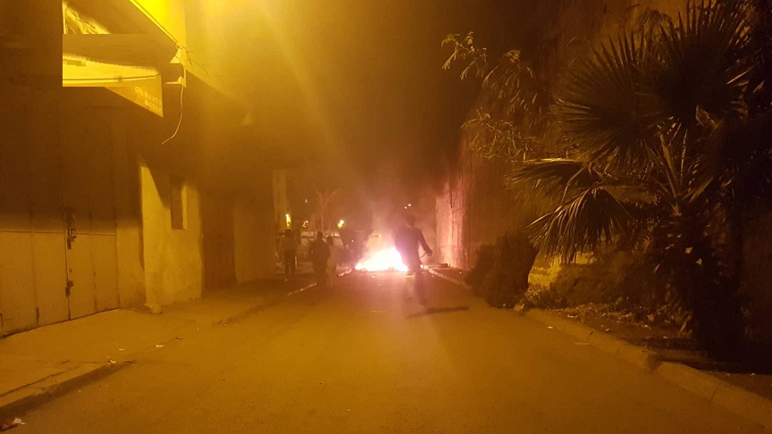 صور.. شعايلة بحي سيدي موسى بسلا تقطع الطريق الساحلي وأخرى تقطع الطريق عند مدخل سنبلة