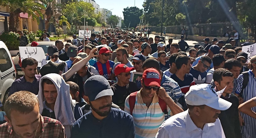 بالصور: بعد موت زميلهم صابر.. المكفوفون يطالبون بإقالة حقاوي في مسيرة لهم بالرباط