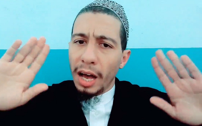 فيديو.. لا تعن الشيطان على إخوانك بنشر المنكر في مواقع التواصل الاجتماعي - هشام البوعناني