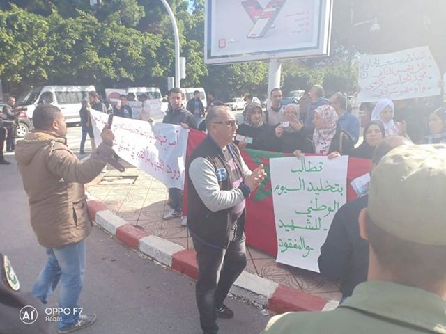 بالصور.. وقفة احتجاجية أمام أركان الحرب العامة بالرباط بمناسبة المسيرة الخضراء لأسر شهداء ومفقودي وأسرى الصحراء