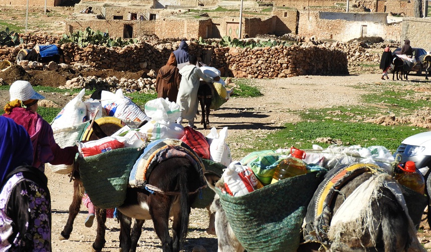 بالصور.. جمعية ملتقى الأساتذة تقدم مساعدات لـ600 فرد بـ3 دواوير بجماعة سيدي عبد المومن قيادة تولوكلت عمالة إقليم شيشاوة