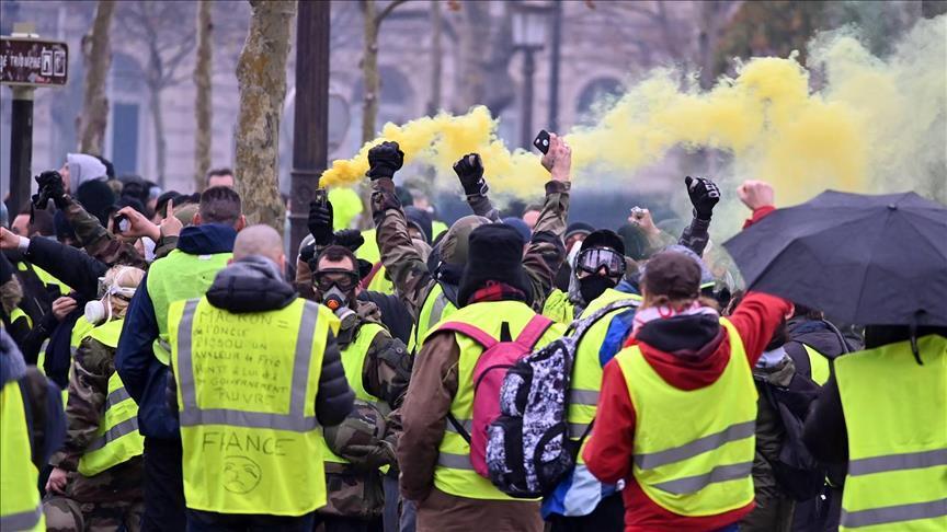 وزير الداخلية الفرنسي: يحق للشرطة فقط فض الاحتجاجات بالقوة