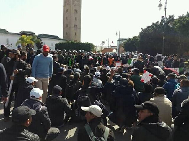 بالصور.. أساتذة الزنزانة 9 يحتجون بالرباط وإصابات في صفوفهم بعد تدخل أمني