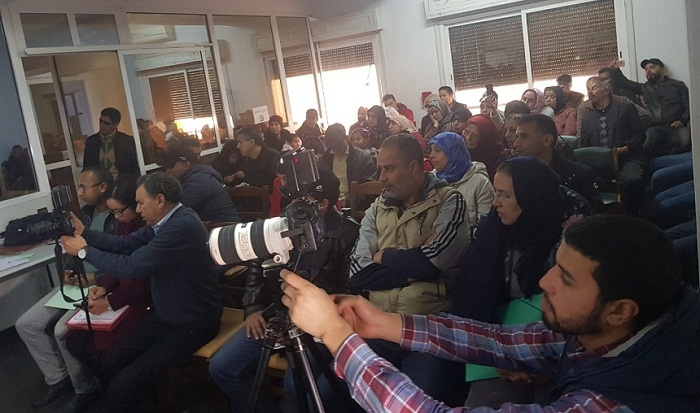 بالصور.. لجنة التضامن مع ضحايا مافيا العقار بتمارة تسلط الضوء على مشكلة البقعة الأرضية "ظهر الغيسة" في ندوة صحفية