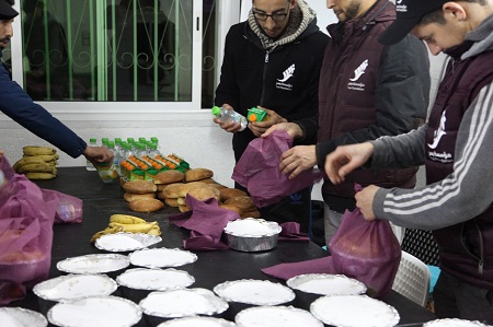 بالصور.. "مؤسسة يسر" ومشروع "رحماء" لمساعدة المشردين بمدينة فاس