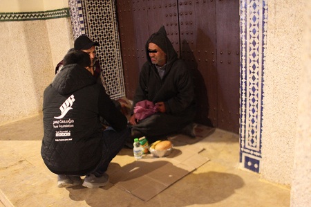 بالصور.. "مؤسسة يسر" ومشروع "رحماء" لمساعدة المشردين بمدينة فاس