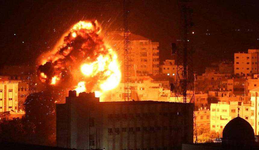 فيديو.. "الجيش الإسرائيلي" يقصف مبنى الملتزم وسط قطاع غزة