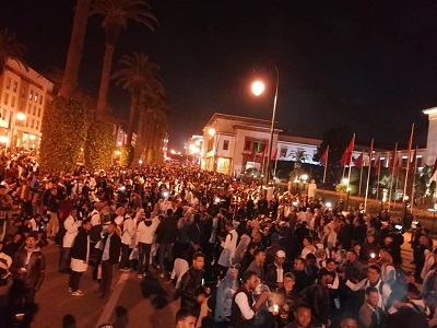 صور.. مسيرة واعتصام حاشد للأساتذة المتعاقدين بأهم شوارع الرباط وأمام البرلمان والحديث عن مقترح حوار مع الوزارة