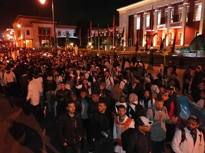 صور.. مسيرة واعتصام حاشد للأساتذة المتعاقدين بأهم شوارع الرباط وأمام البرلمان والحديث عن مقترح حوار مع الوزارة