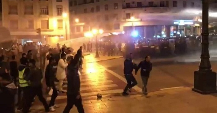 بالصور.. فض اعتصام التنسيقيات الثلاث للأساتذة من أمام البرلمان باستعمال شاحنة ضخ المياه