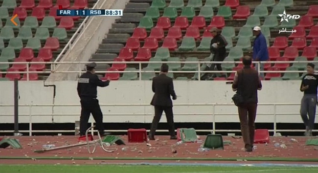 صور شغب الملاعب بمقابلة الجيش الملكي ضد نهضة بركان