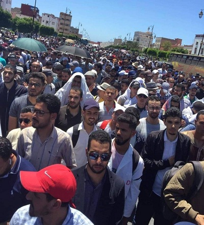 بالصور.. جنازة مشهودة للأب الروحي لـ"أساتذة التعاقد" السيد عبد الله حجيلي -رحمه الله-