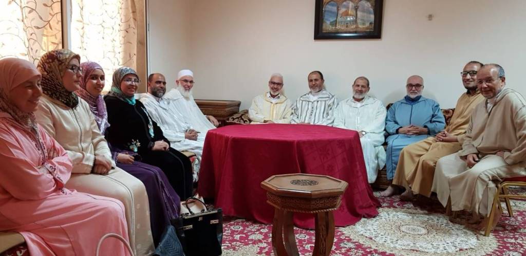 مائدة إفطار تجمع بين العدل والإحسان والتوحيد والإصلاح