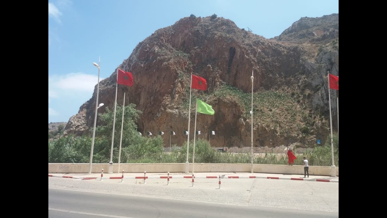 بعد فوز المنتخب الجزائري.. دعوات شعبية لفتح الحدود المغربية الجزائرية (فيديو)