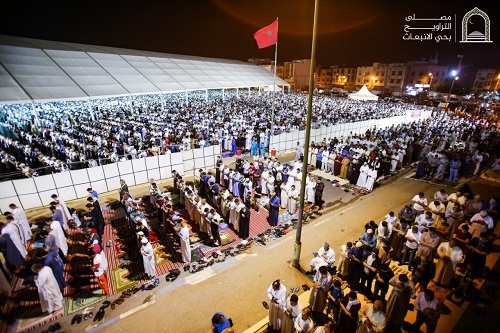 صور رائعة تبهج النفس للأعداد الكبيرة للمصلين في ليلة السابع والعشرين بمصلى حي الإنبعاث بسلا