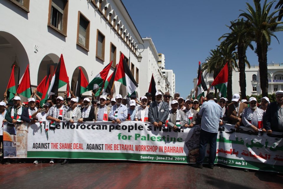 أزيد من 30 تنظيما.. حضور متنوع ولافت في مسيرة المغاربة ضد صفقة القرن