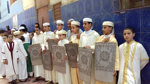 صور رائعة لفرسان بعد ختمهم حفظ كتاب الله تعالى بكتاب الإمام نافع بعين الشق بالدار البيضاء