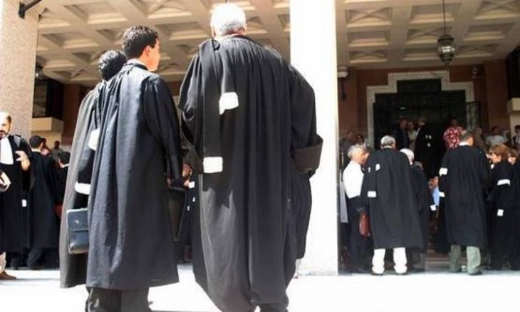 محاكم بدون محامين