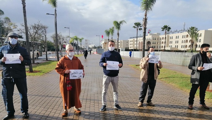 الأساتذة المقصيون من منحة "برنامج امتلاك" يحتجون وينددون بطريقة التعامل معهم (فيديو)