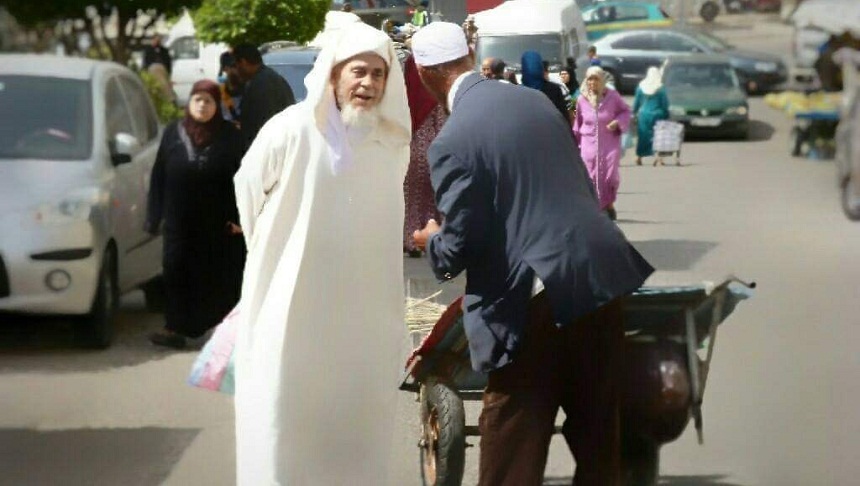 توقيف الخطيب الطنجاوي الشيخ عبد القادر العوامي بسبب انتقاده "التباعد في المساجد"