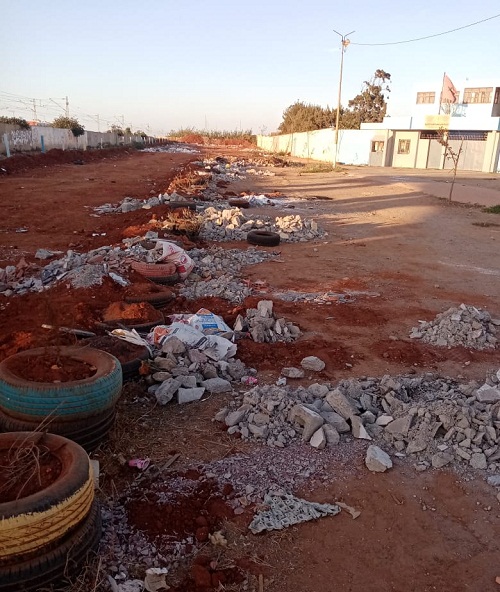 ثانوية العقاد بسلا تستقبل التلاميذ مرة أخرى بطبق من الأزبال ومخلفات البناء