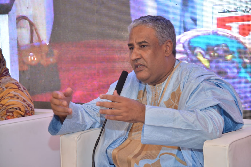 وزير الاتصال السابق