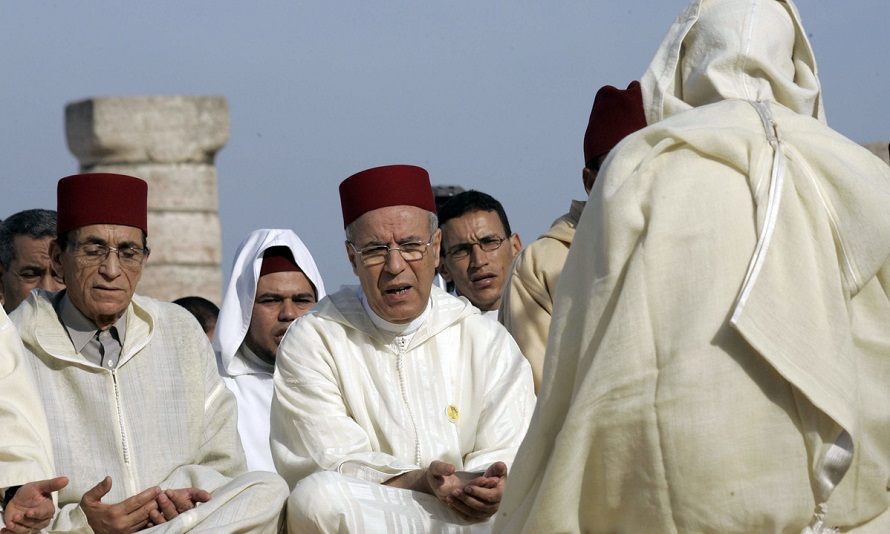 التوفيق ينفي منع تناول حرب غزة ويقول ما يقع محرج للجميع