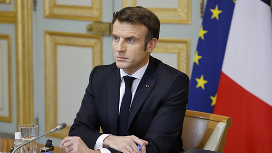 النيابة الفرنسية تحقق في دعوى لقتل ماكرون بطريقة