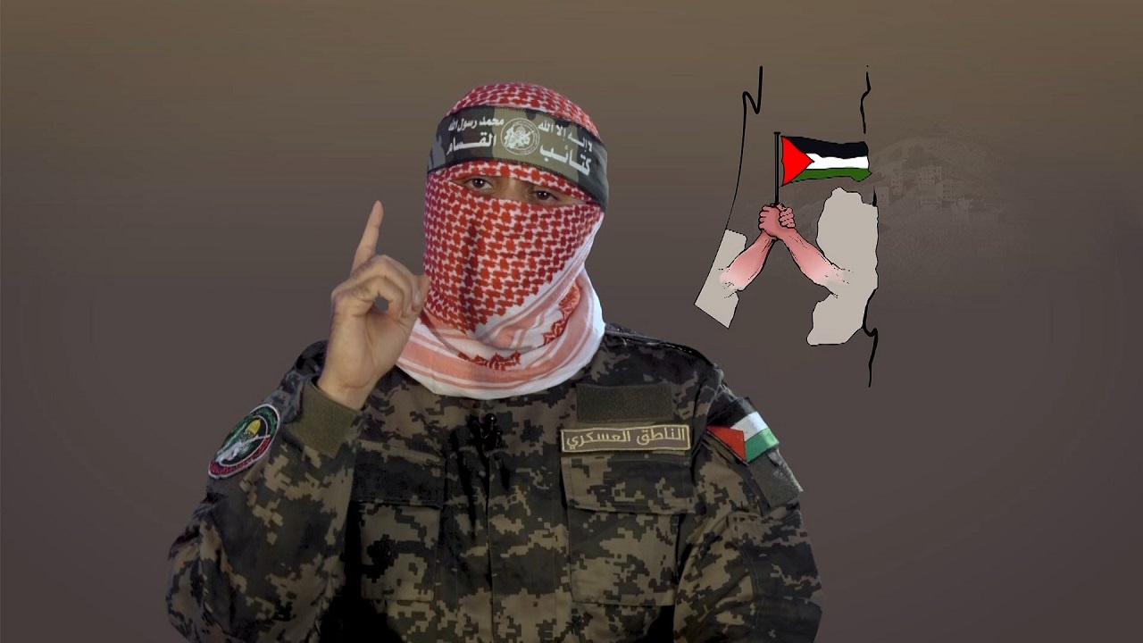 أبو عبيدة المتحدث باسم كتائب القسام خلال أحد بياناته المصورة حول الحرب على غزة