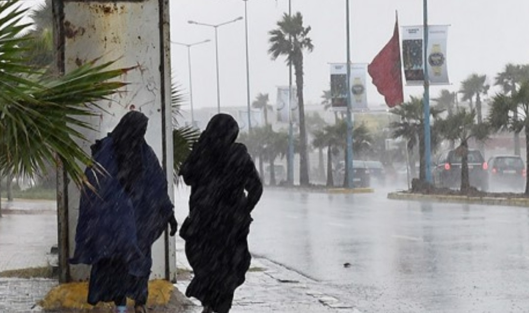 انتباه زخات رعدية بهذه المناطق