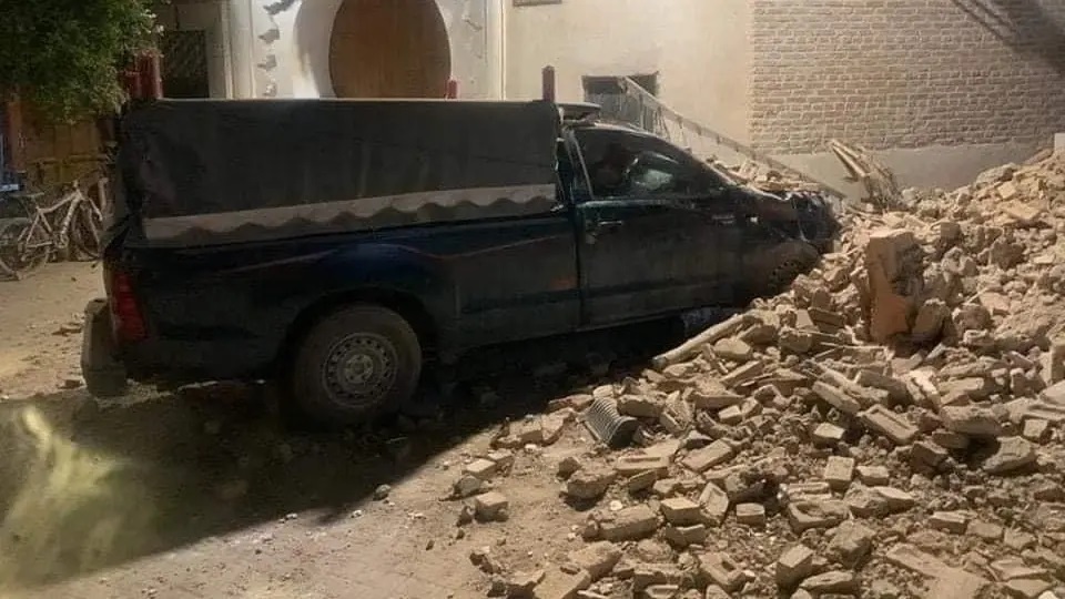 الزلزال يسوي قرية كاملة بالأرض والمسجد ينجو