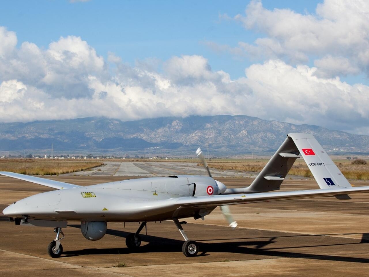 درونات الجيش المغربي تغطي الحدود وتحبط مخططات الجزائر والبوليساريو