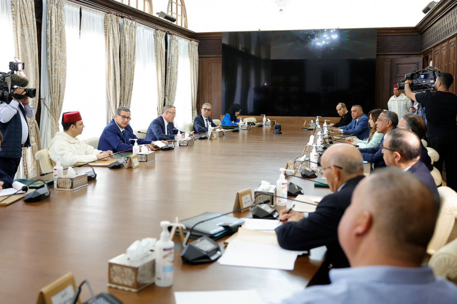 بعد التصعيد أخنوش يلتقي بالنقابات التعليمية هل الحل قريب