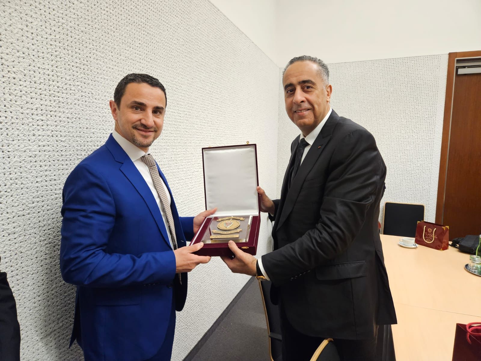 حموشي يجري محادثات مع المدير العام لمصالح حماية الدولة والاستخبارات